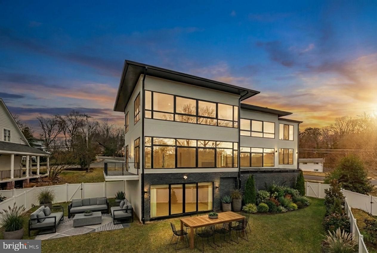 1573 WESTMORELAND STREET