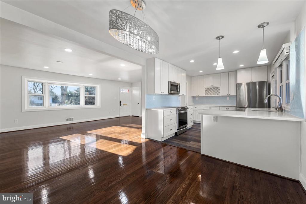7114 XAVIER COURT