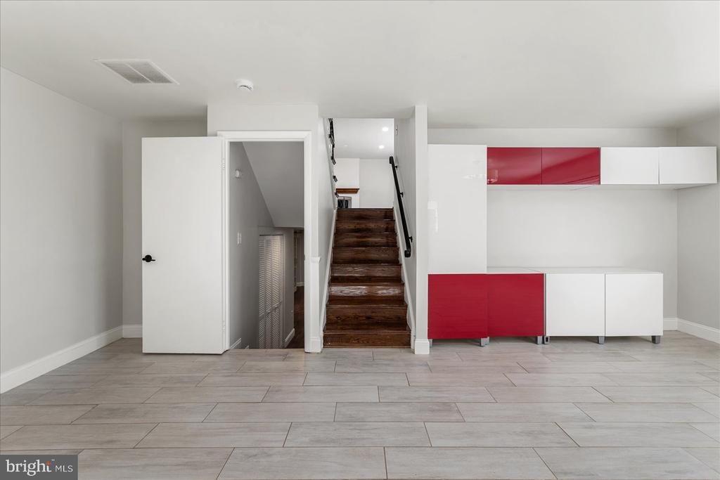 7114 XAVIER COURT
