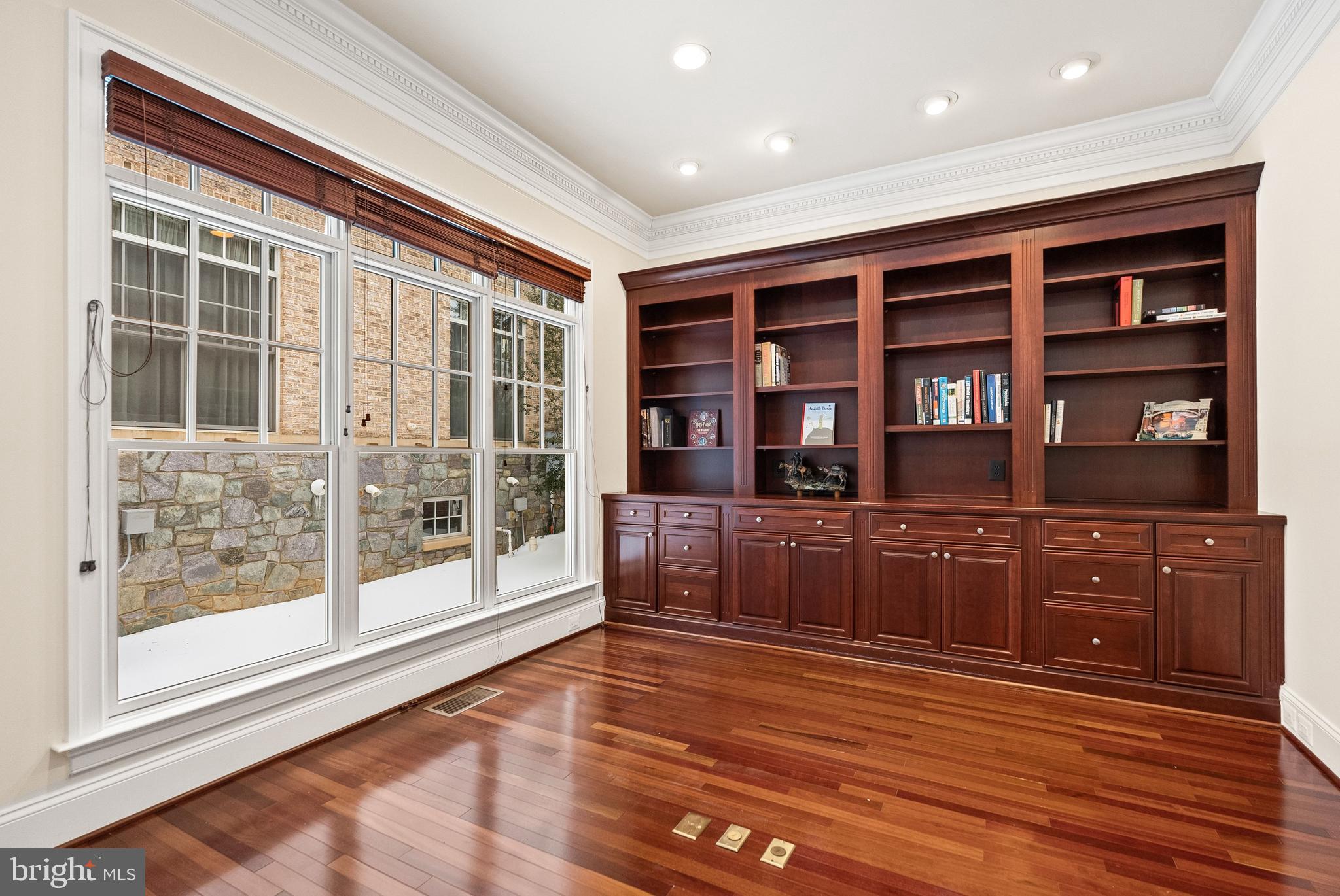 6817 STOCKWELL MANOR DRIVE