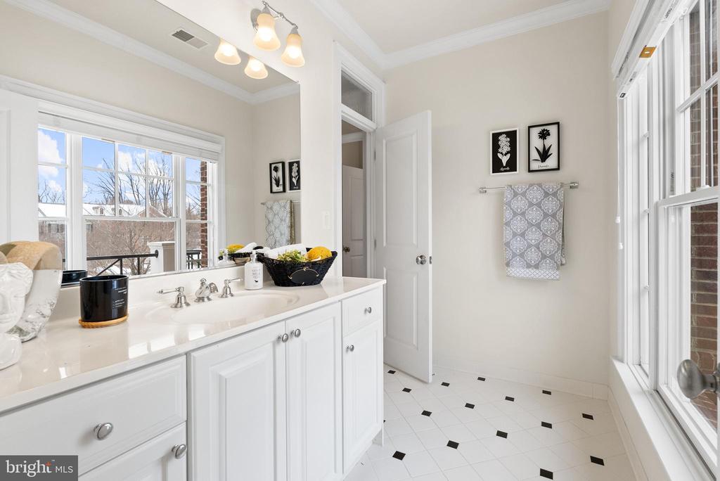 6817 STOCKWELL MANOR DRIVE