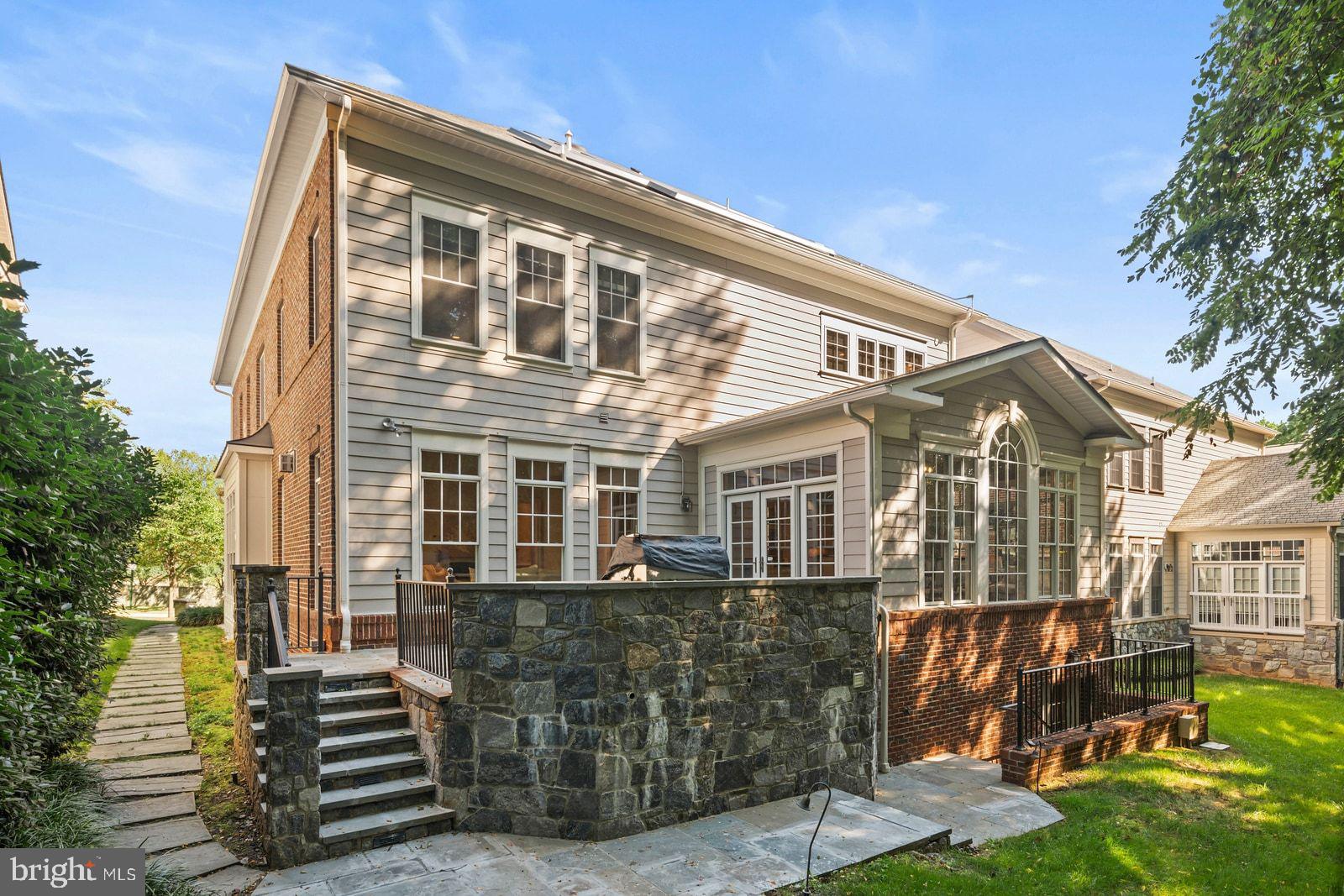 6817 STOCKWELL MANOR DRIVE