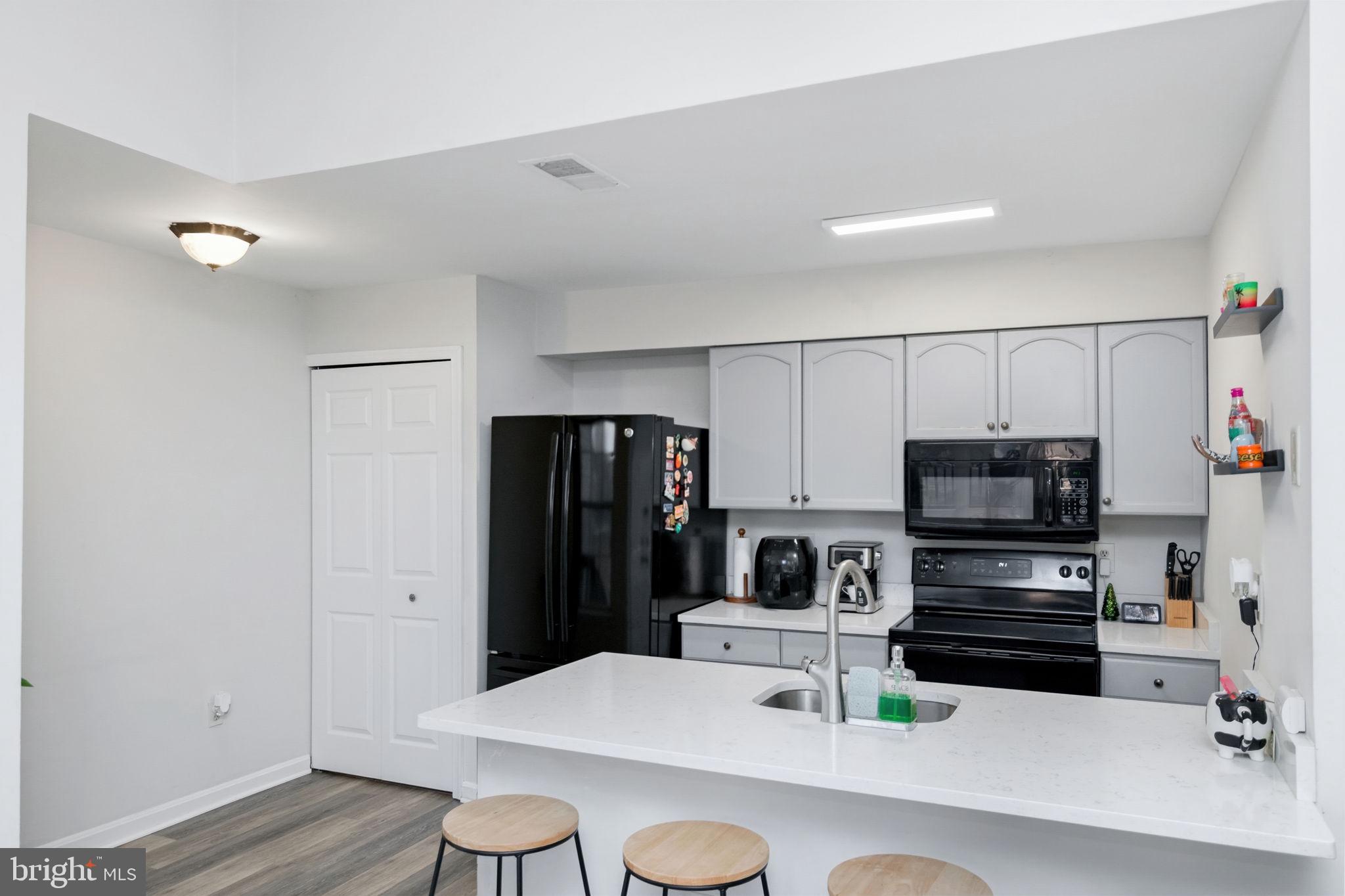 8610 BEEKMAN PLACE D 10D