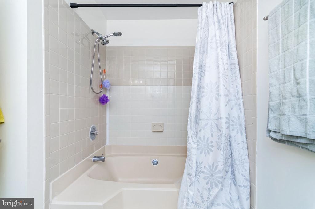 8610 BEEKMAN PLACE D 10D