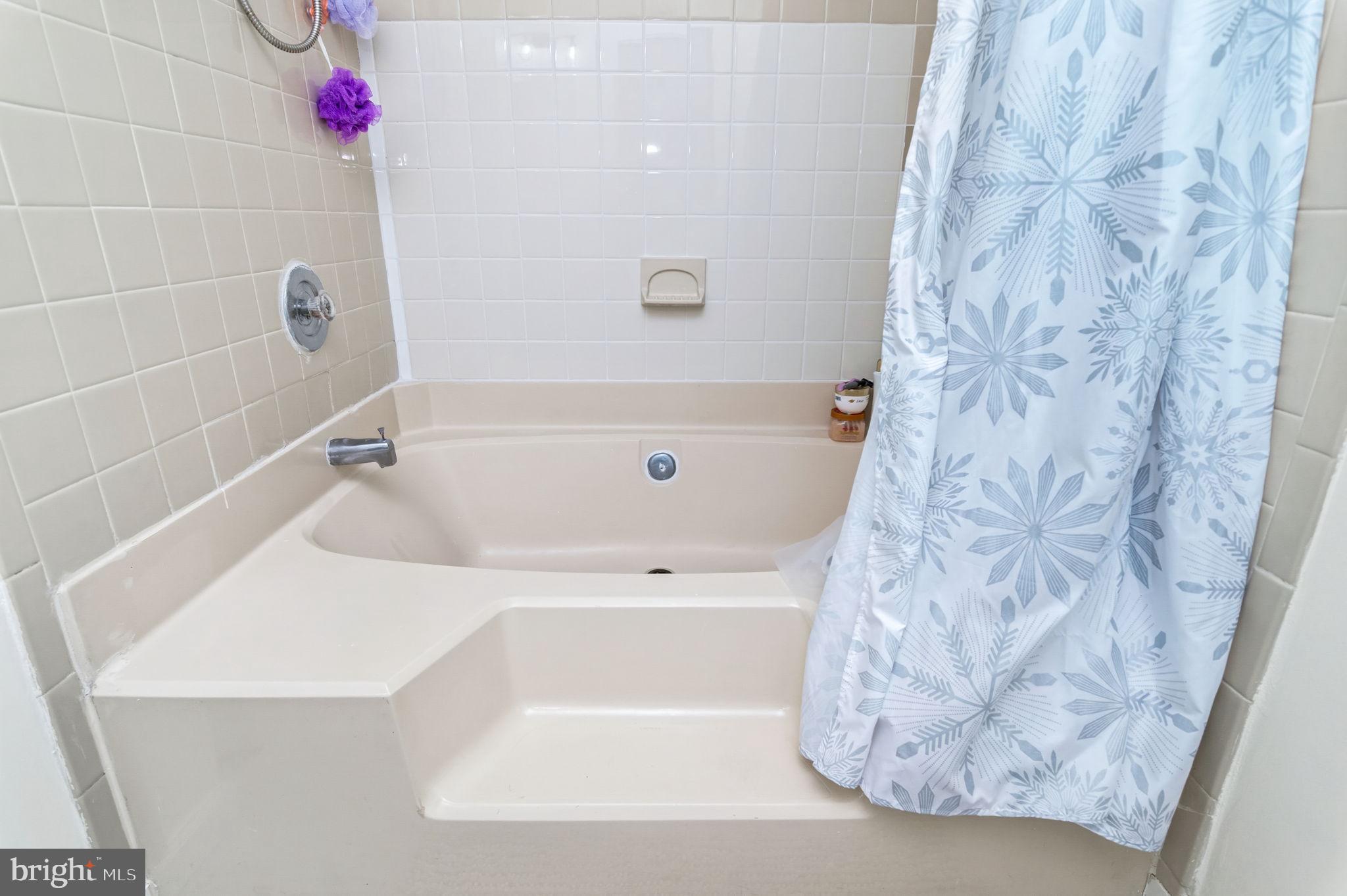 8610 BEEKMAN PLACE D 10D