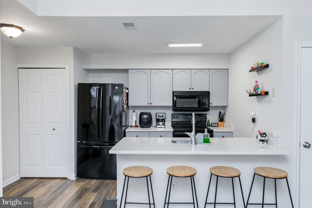 8610 BEEKMAN PLACE D 10D