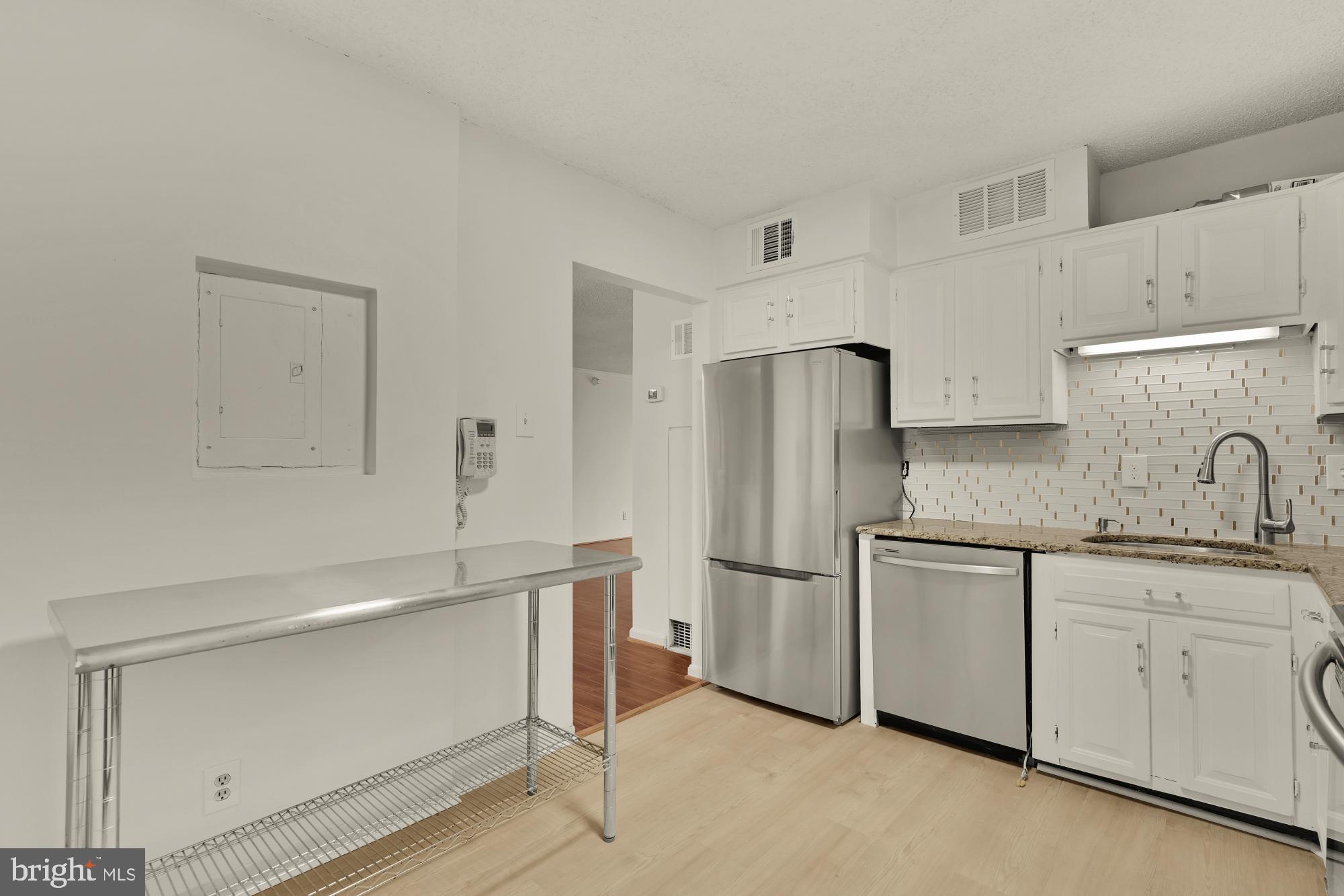 1800 OLD MEADOW ROAD 303