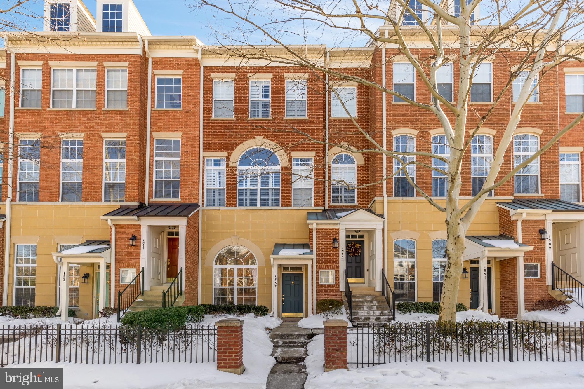 1887 CRESCENT PARK DRIVE 111A