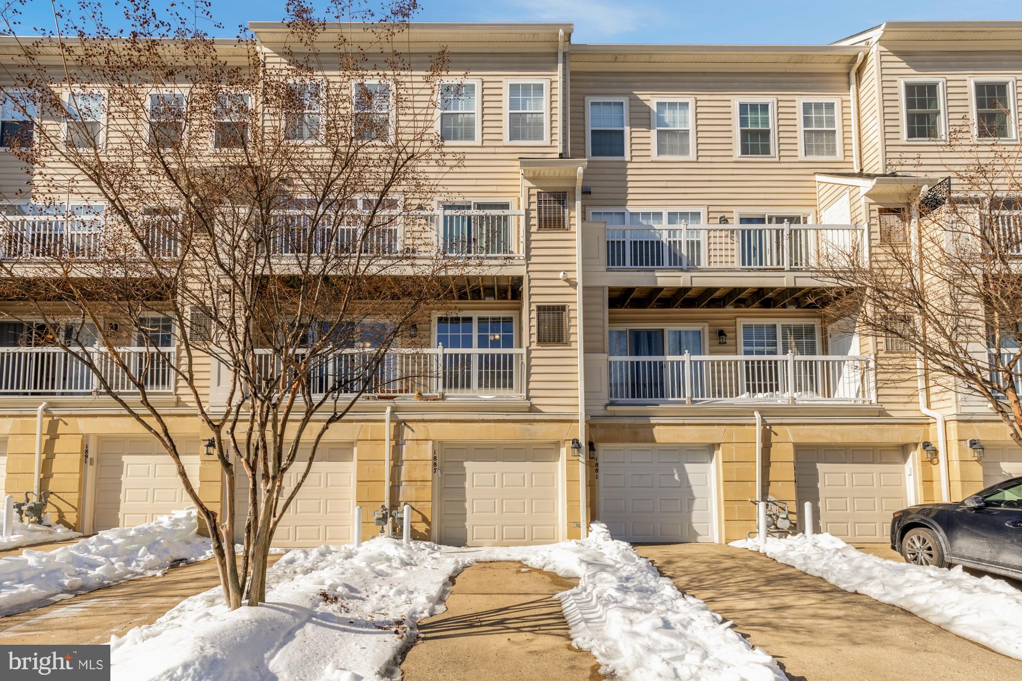 1887 CRESCENT PARK DRIVE 111A