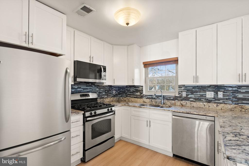7829 MOUNT WOODLEY PLACE