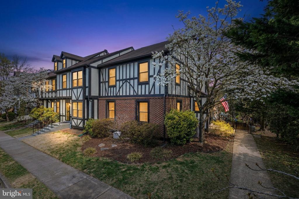 1100 SNEAD PLACE