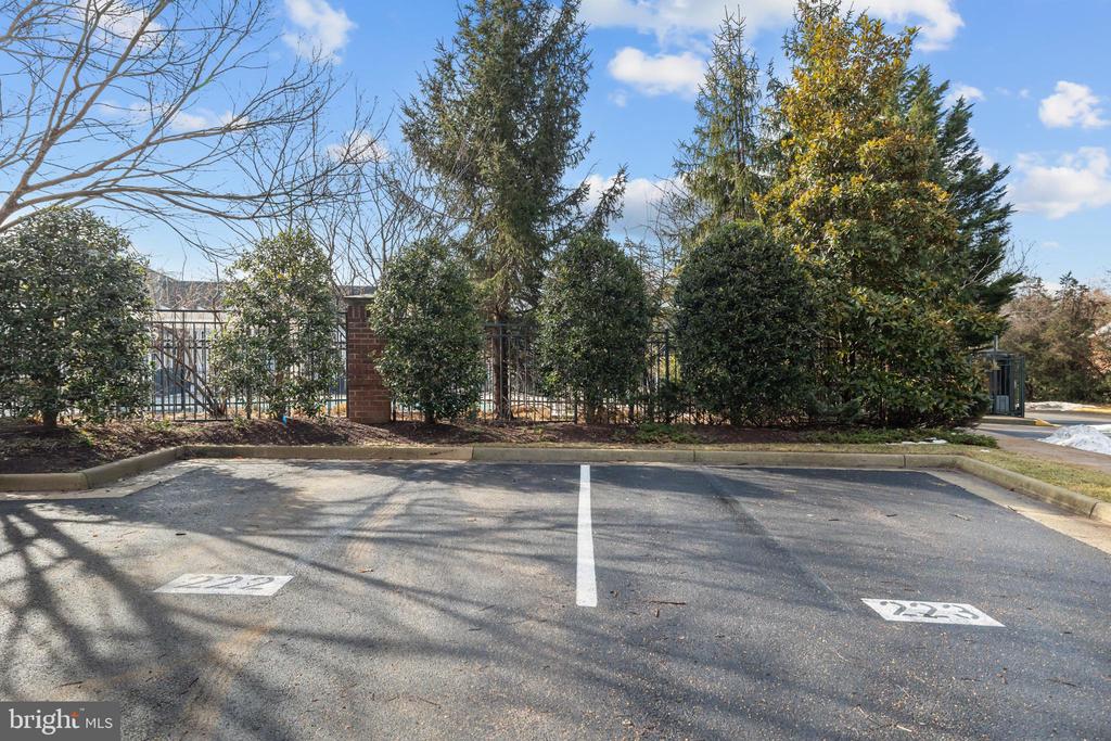 4415 WEATHERINGTON LANE 402