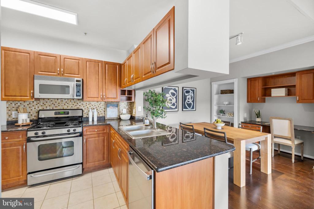 4415 WEATHERINGTON LANE 402