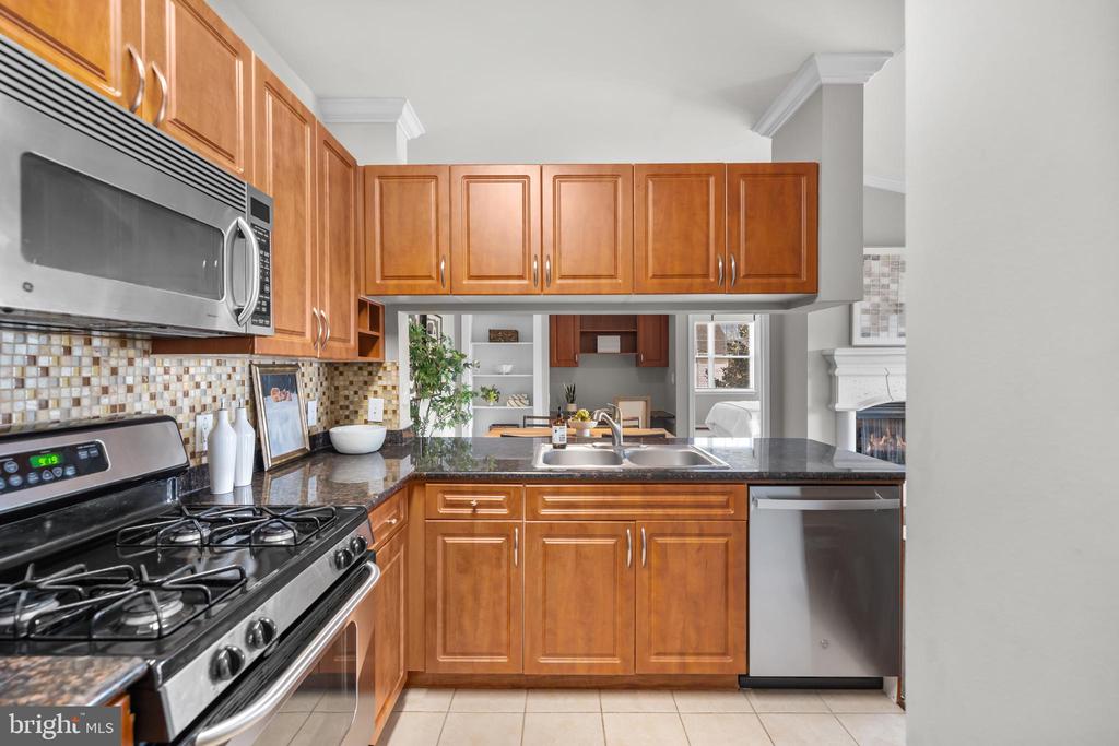4415 WEATHERINGTON LANE 402