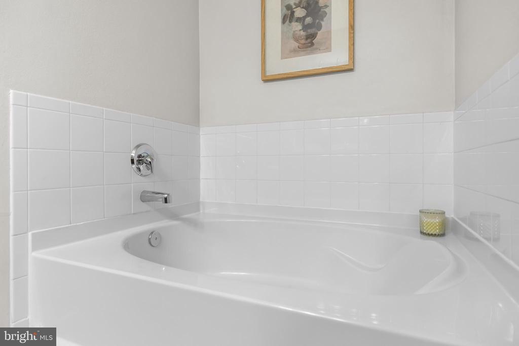 4415 WEATHERINGTON LANE 402