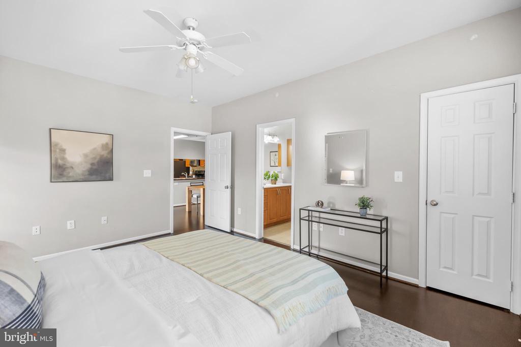 4415 WEATHERINGTON LANE 402