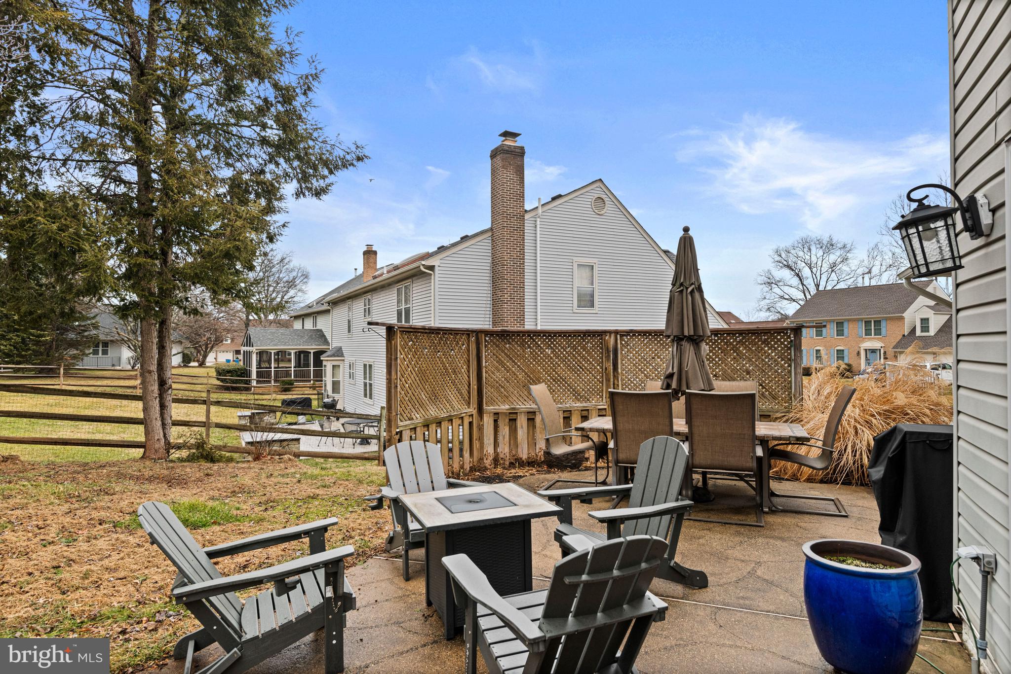 5200 HONEYSUCKLE COURT