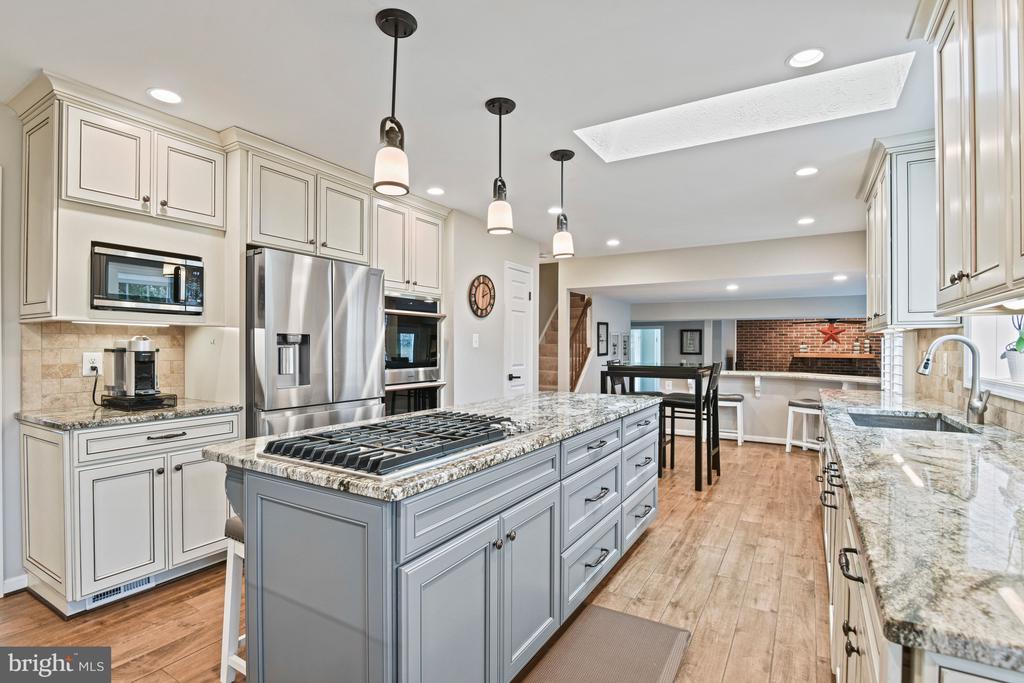 5200 HONEYSUCKLE COURT