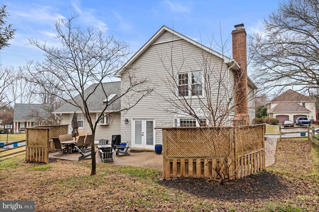5200 HONEYSUCKLE COURT