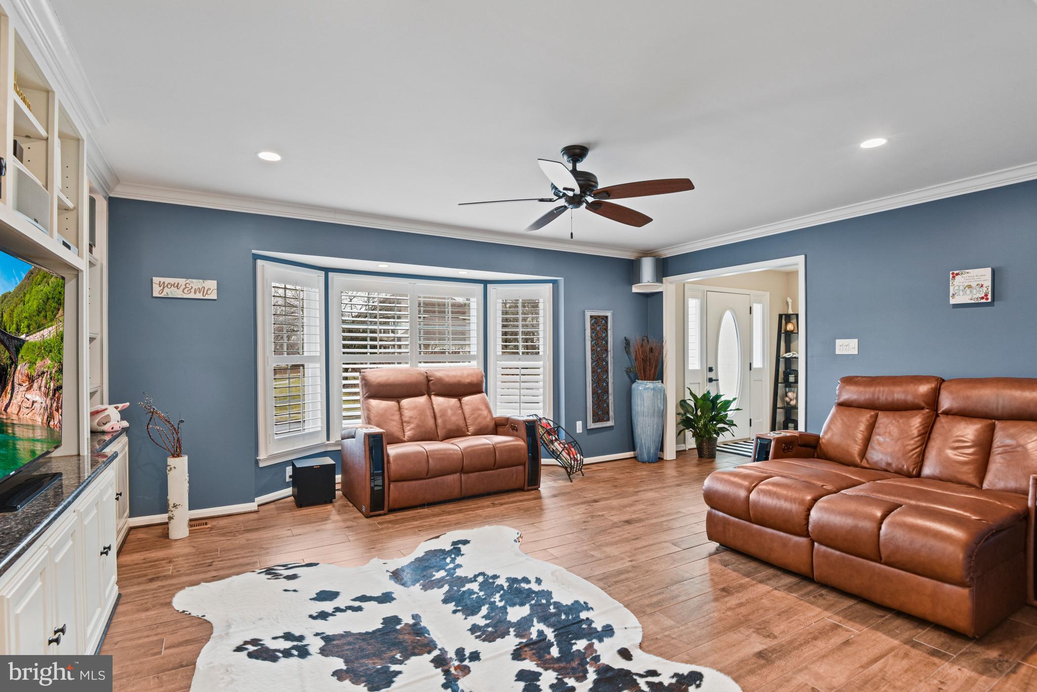 5200 HONEYSUCKLE COURT