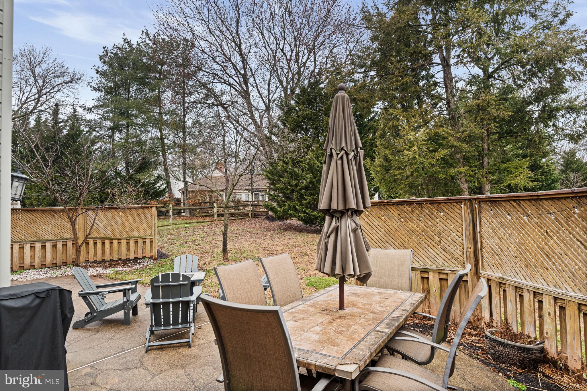 5200 HONEYSUCKLE COURT