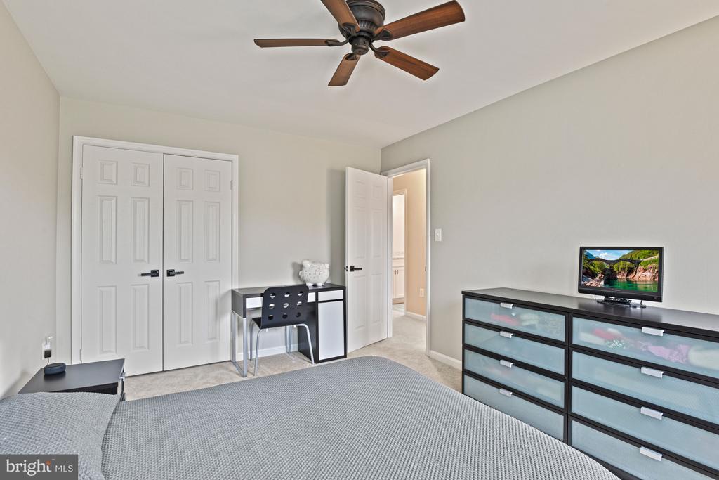 5200 HONEYSUCKLE COURT