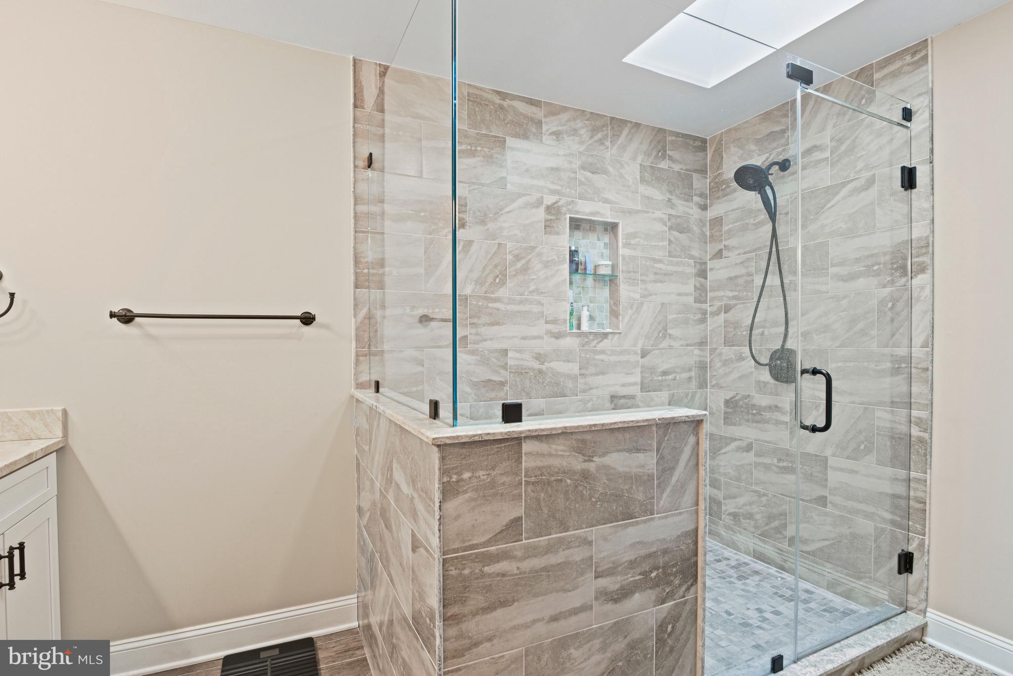 5200 HONEYSUCKLE COURT