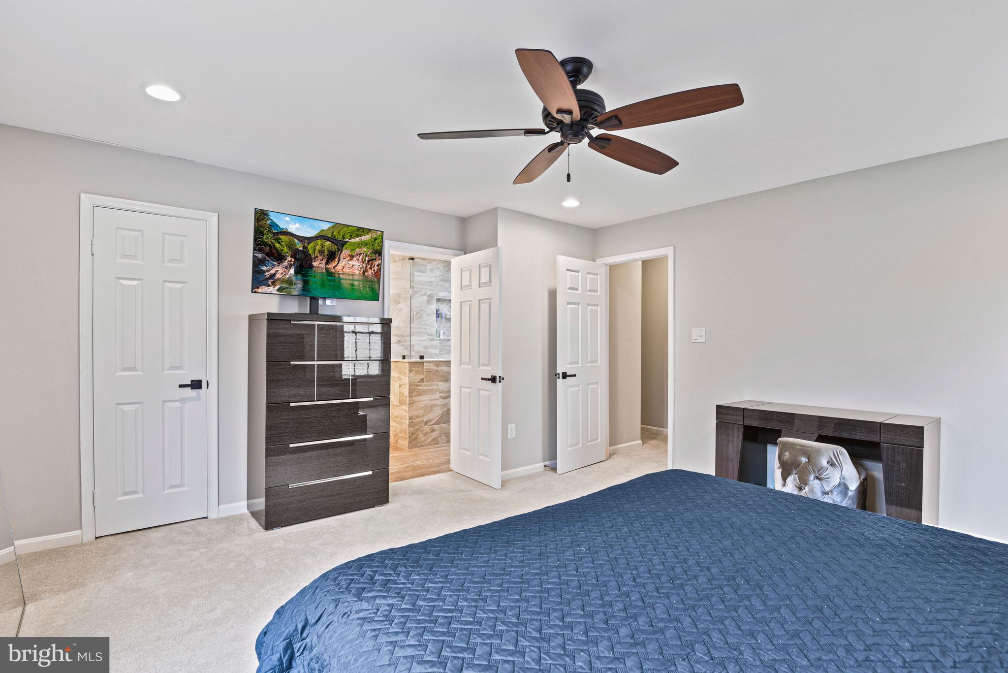 5200 HONEYSUCKLE COURT