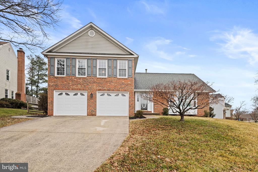 5200 HONEYSUCKLE COURT