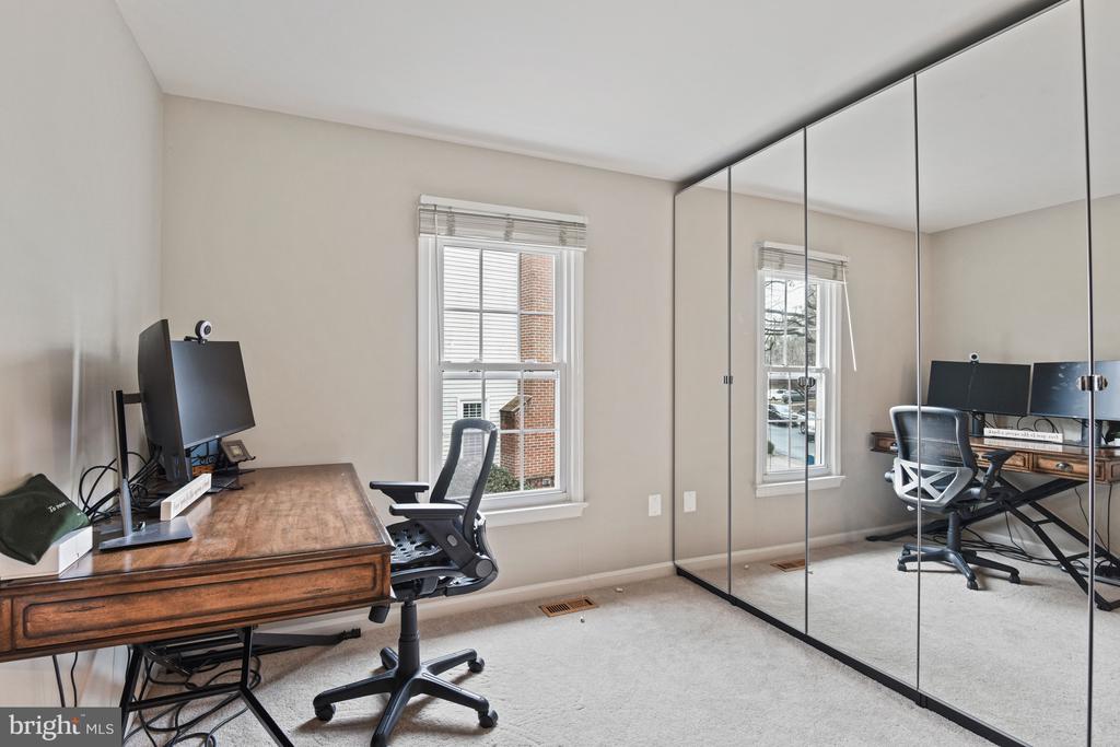5200 HONEYSUCKLE COURT