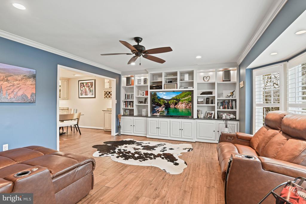 5200 HONEYSUCKLE COURT