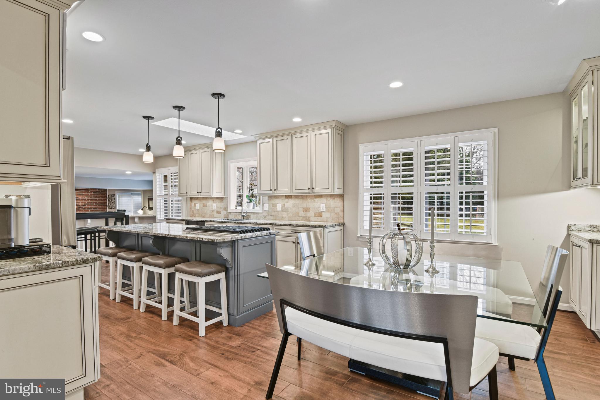 5200 HONEYSUCKLE COURT