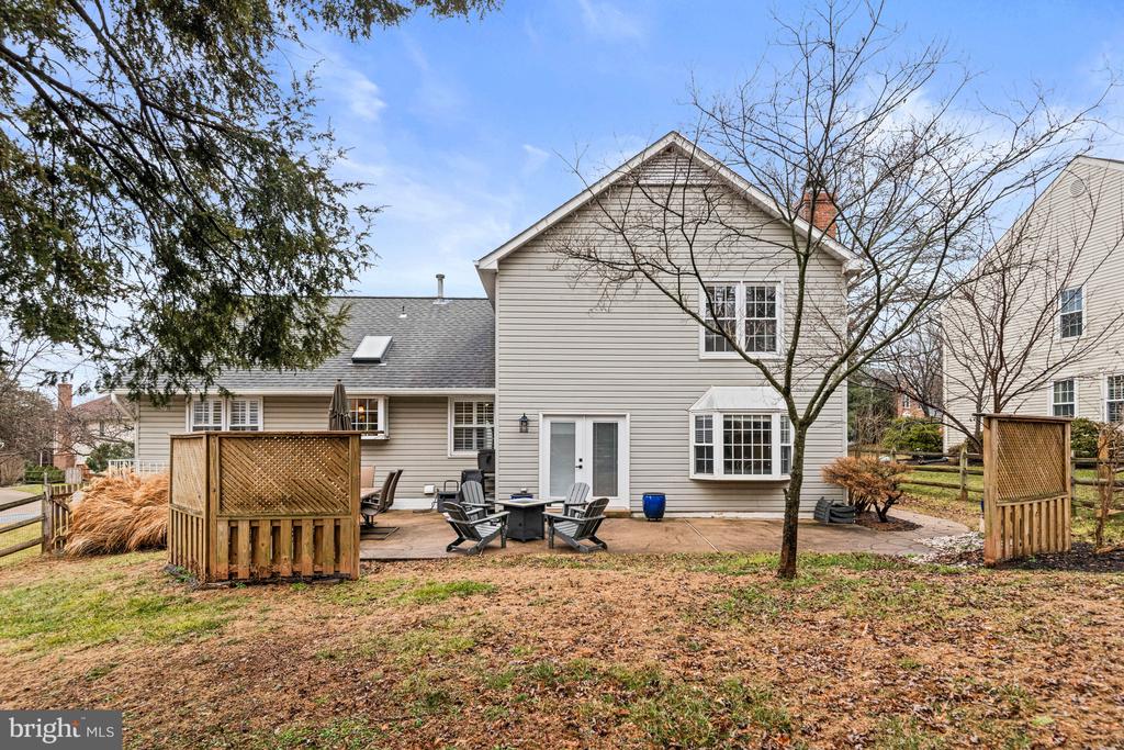5200 HONEYSUCKLE COURT