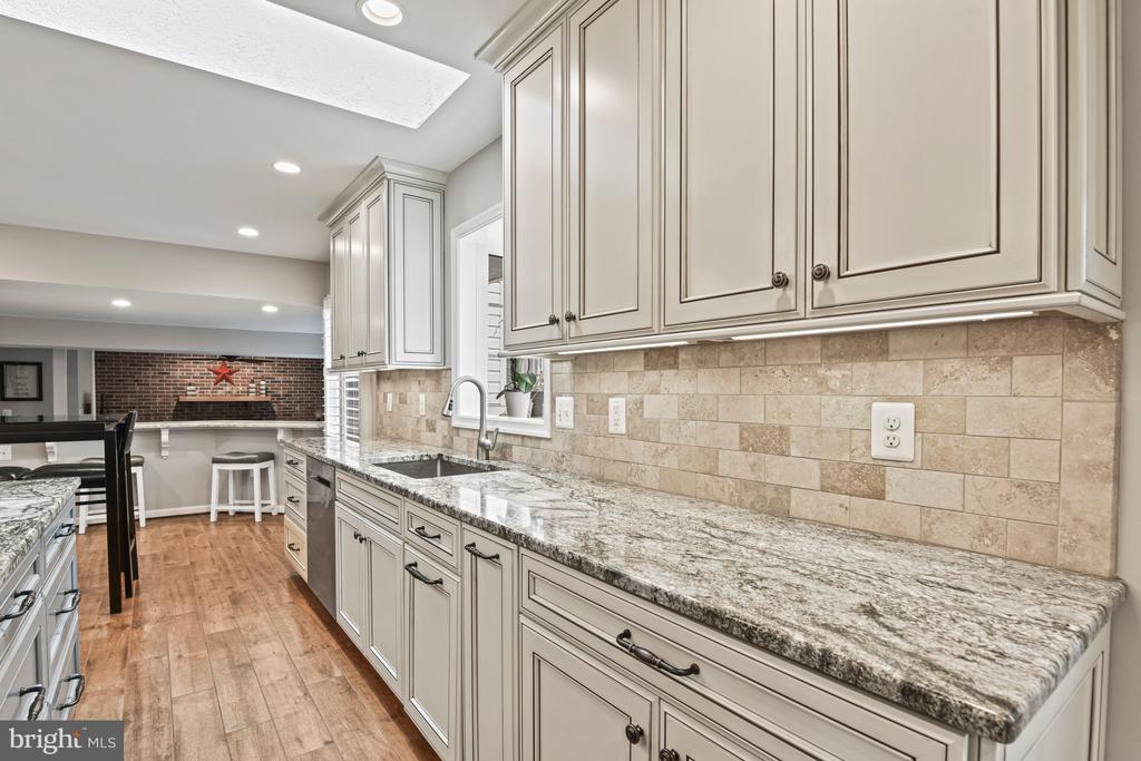 5200 HONEYSUCKLE COURT