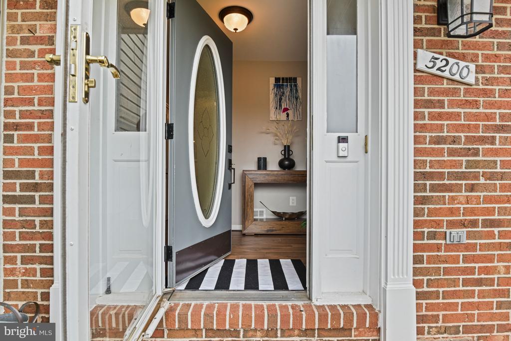 5200 HONEYSUCKLE COURT
