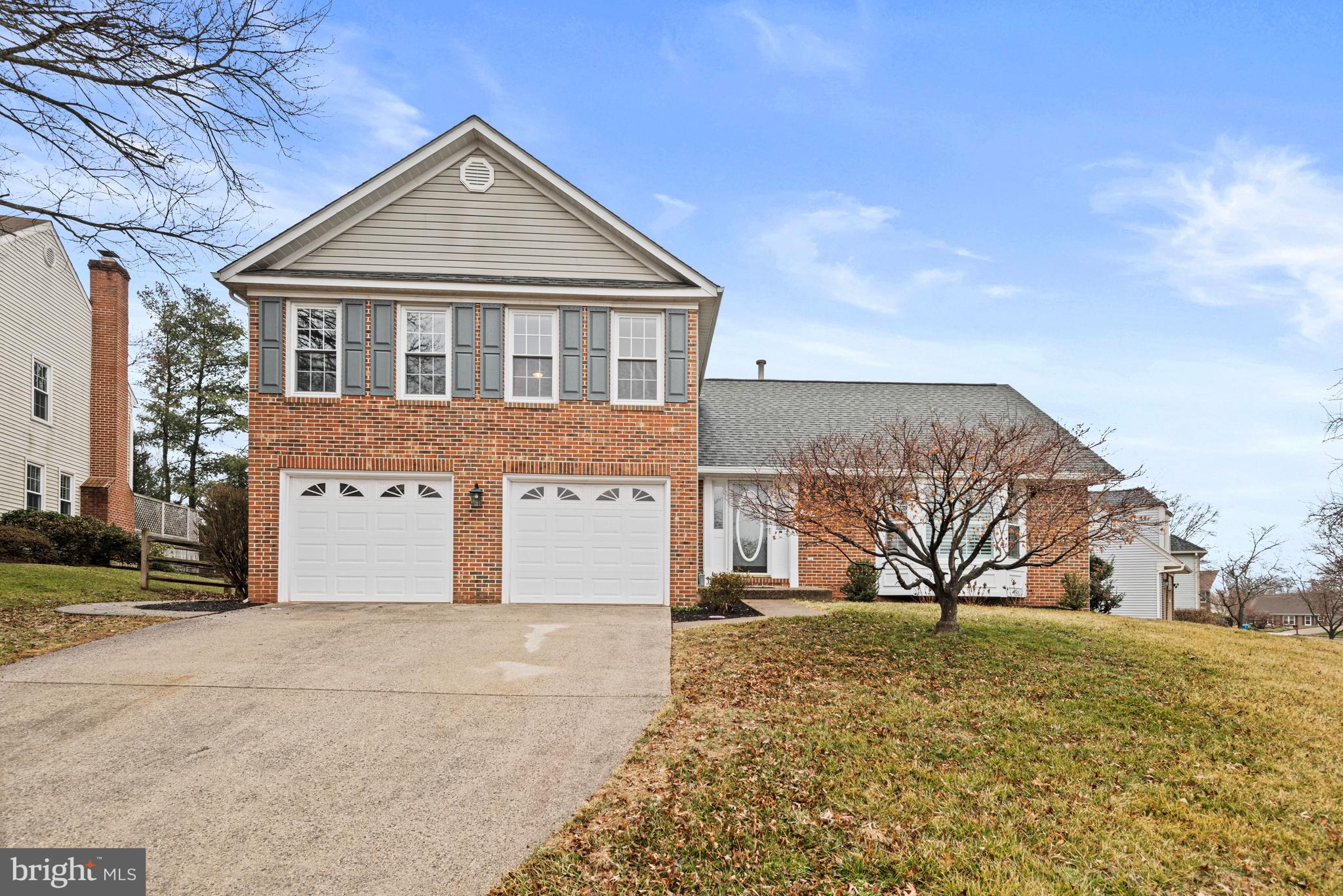 5200 HONEYSUCKLE COURT