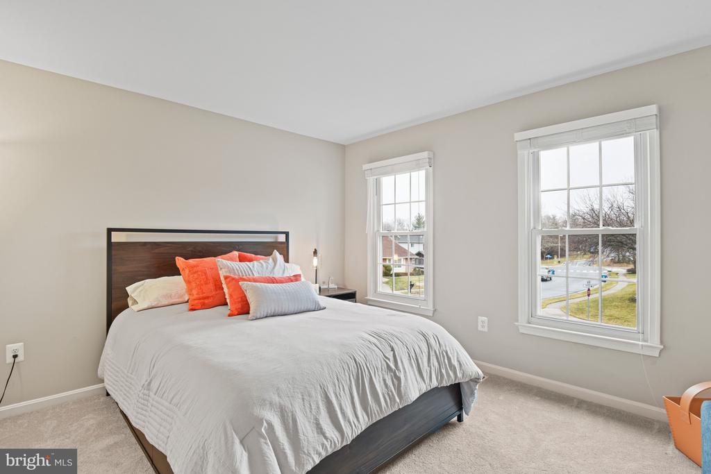 5200 HONEYSUCKLE COURT