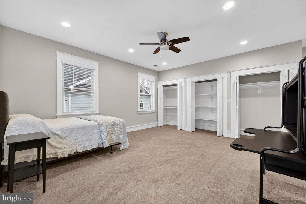 1105 LAKEWOOD DRIVE SW