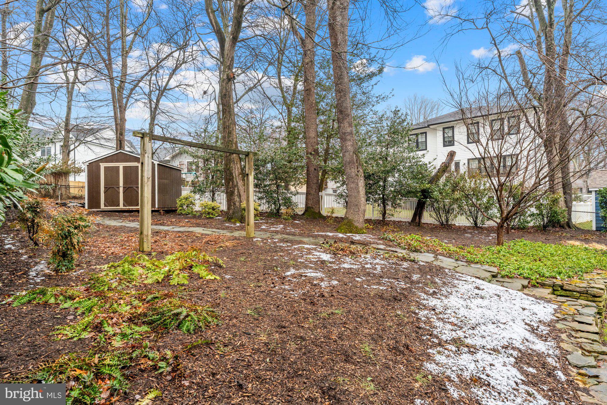 1105 LAKEWOOD DRIVE SW
