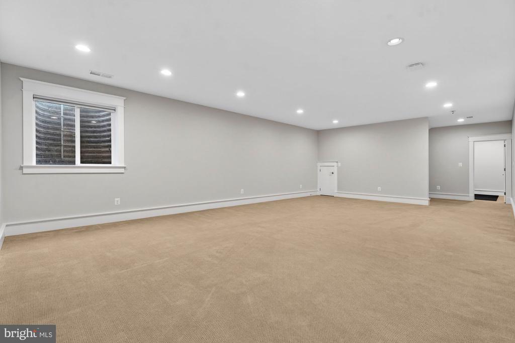 1105 LAKEWOOD DRIVE SW