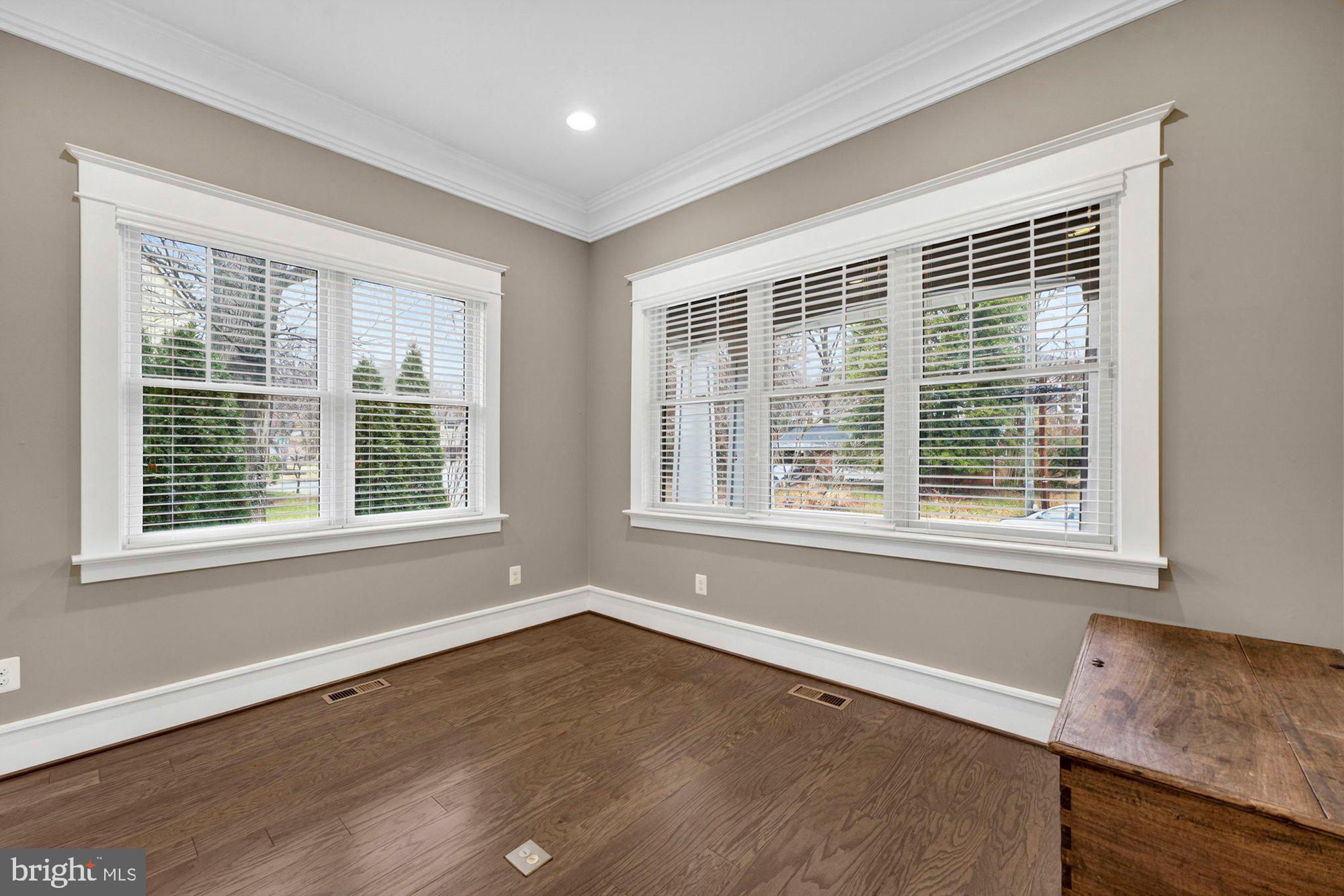 1105 LAKEWOOD DRIVE SW