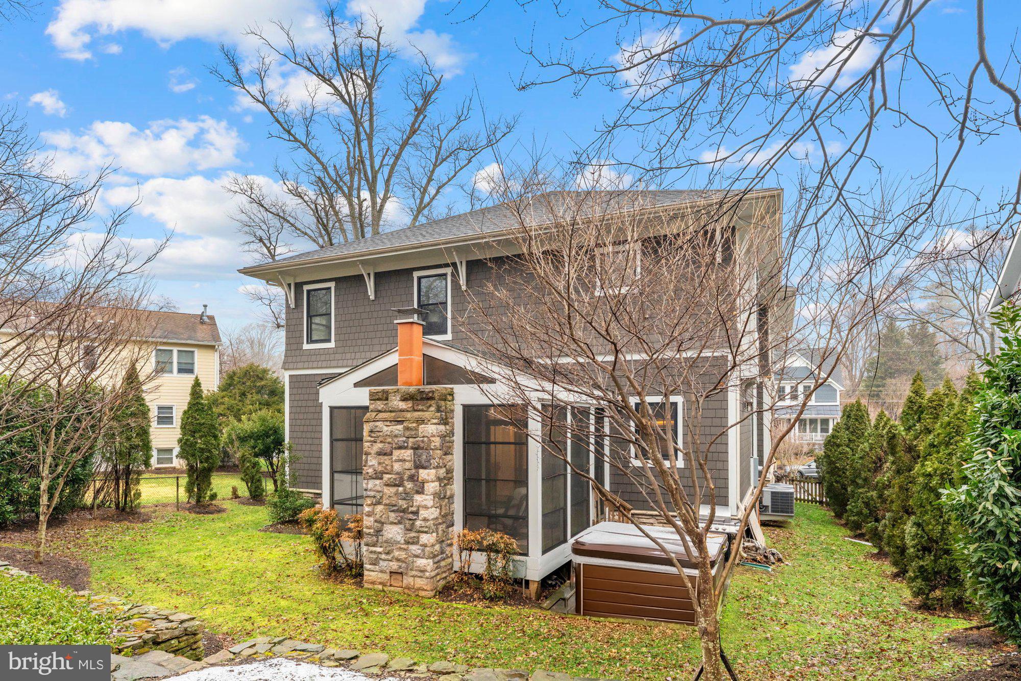 1105 LAKEWOOD DRIVE SW