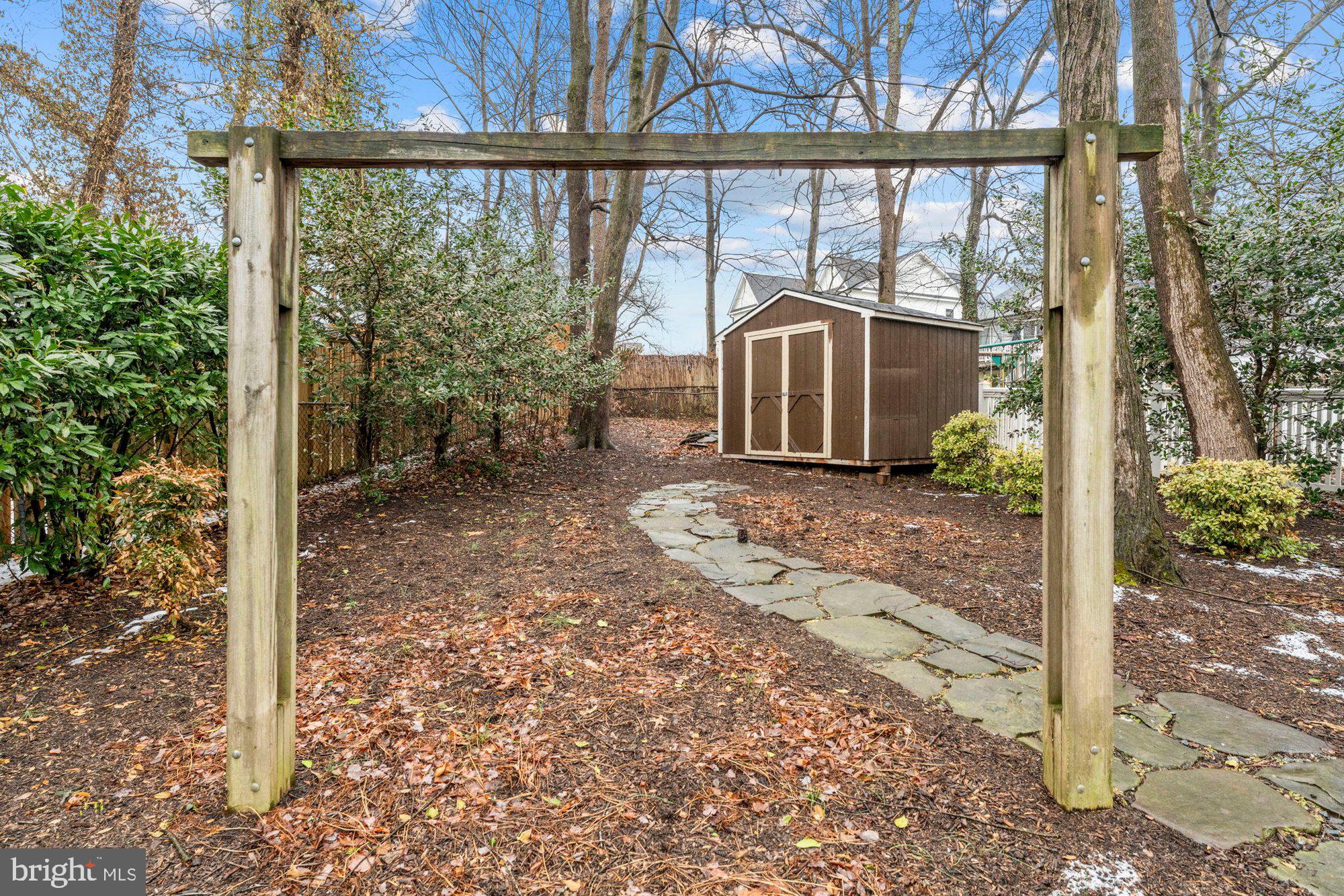 1105 LAKEWOOD DRIVE SW