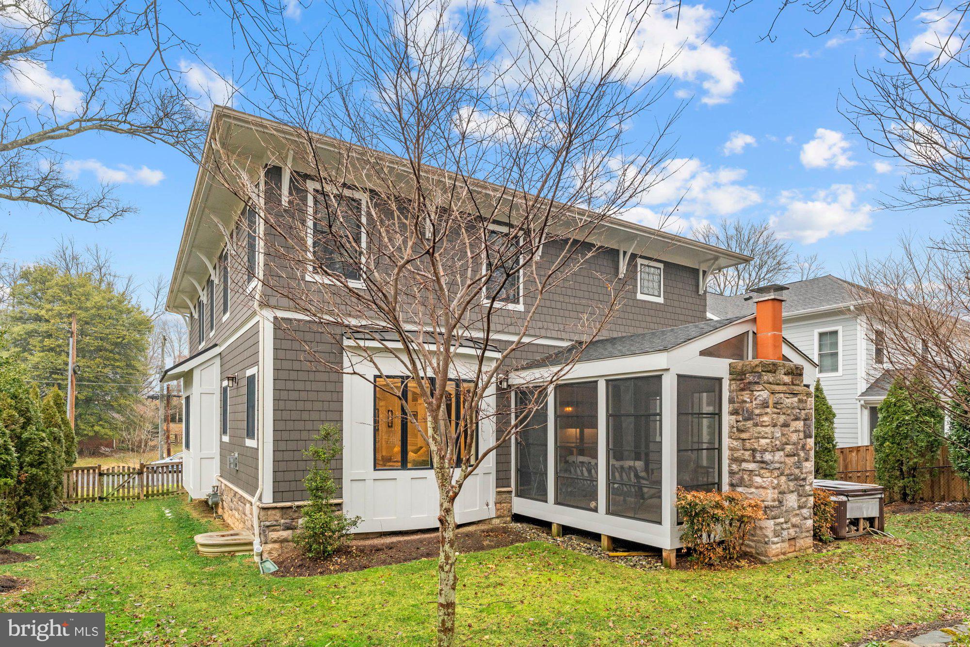 1105 LAKEWOOD DRIVE SW