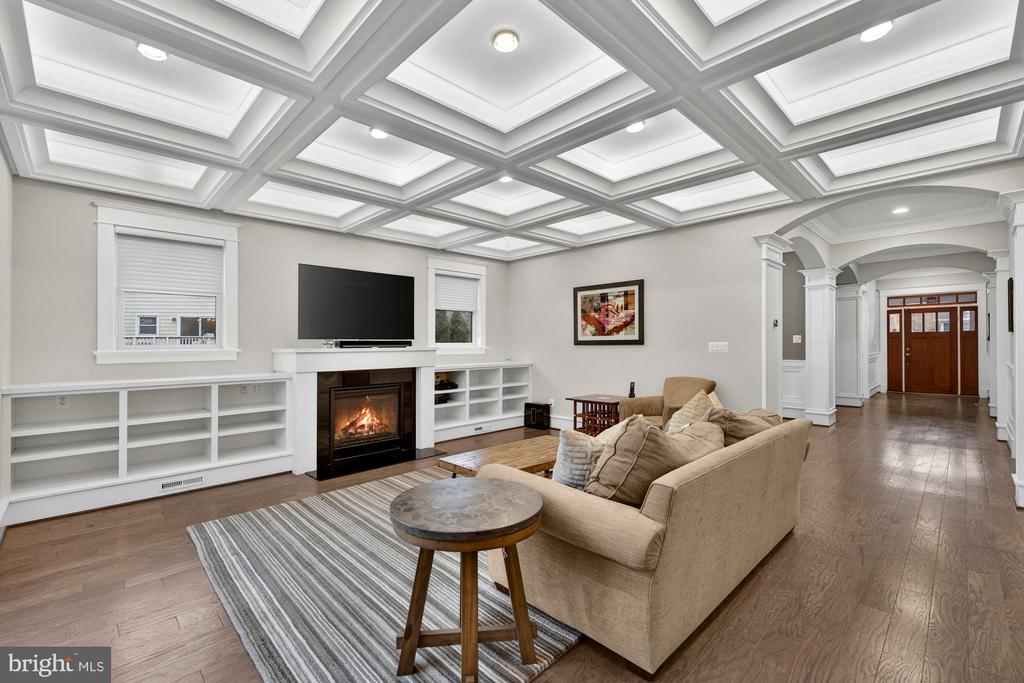 1105 LAKEWOOD DRIVE SW