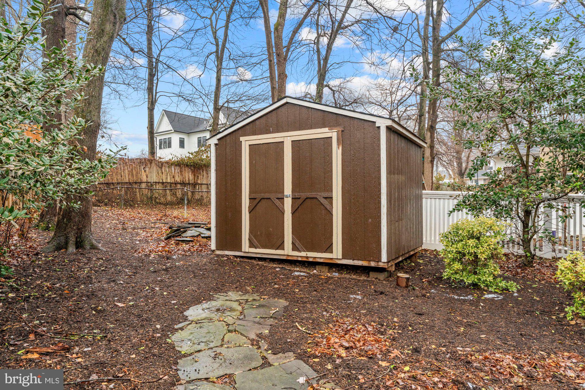 1105 LAKEWOOD DRIVE SW