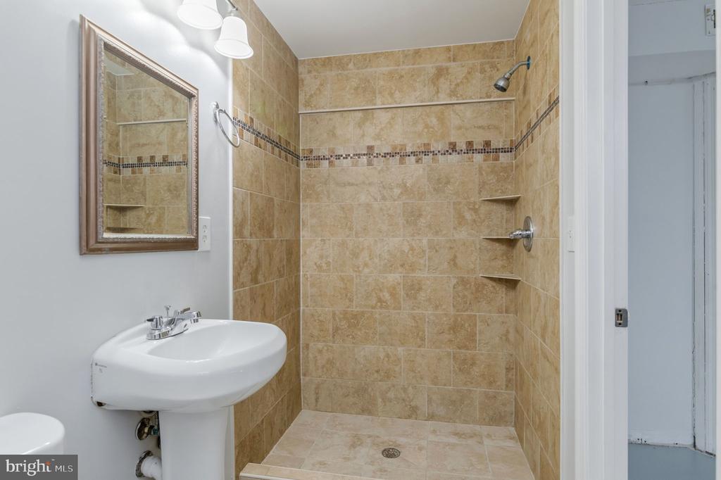 412 MAGNOLIA COURT