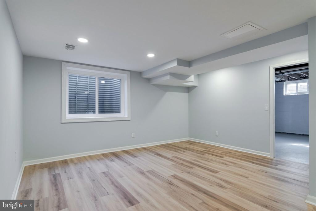 412 MAGNOLIA COURT
