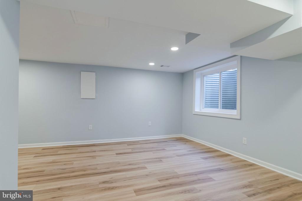 412 MAGNOLIA COURT