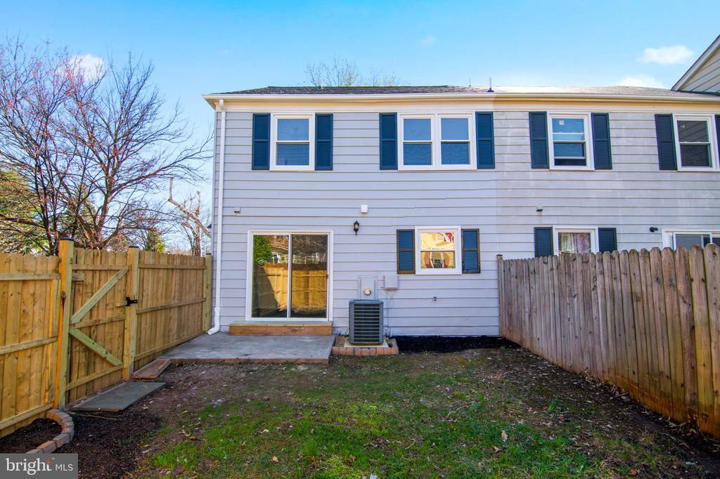 412 MAGNOLIA COURT